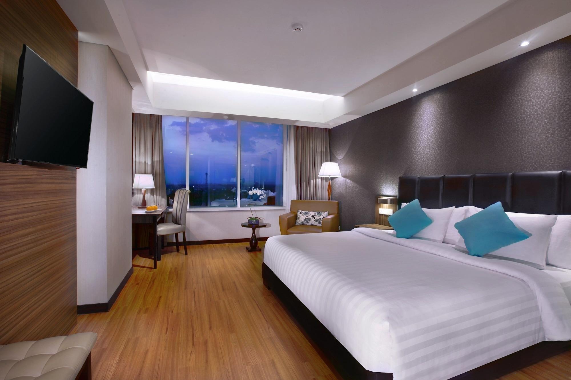 The Alana Hotel & Convention Center Solo By Aston Exteriör bild