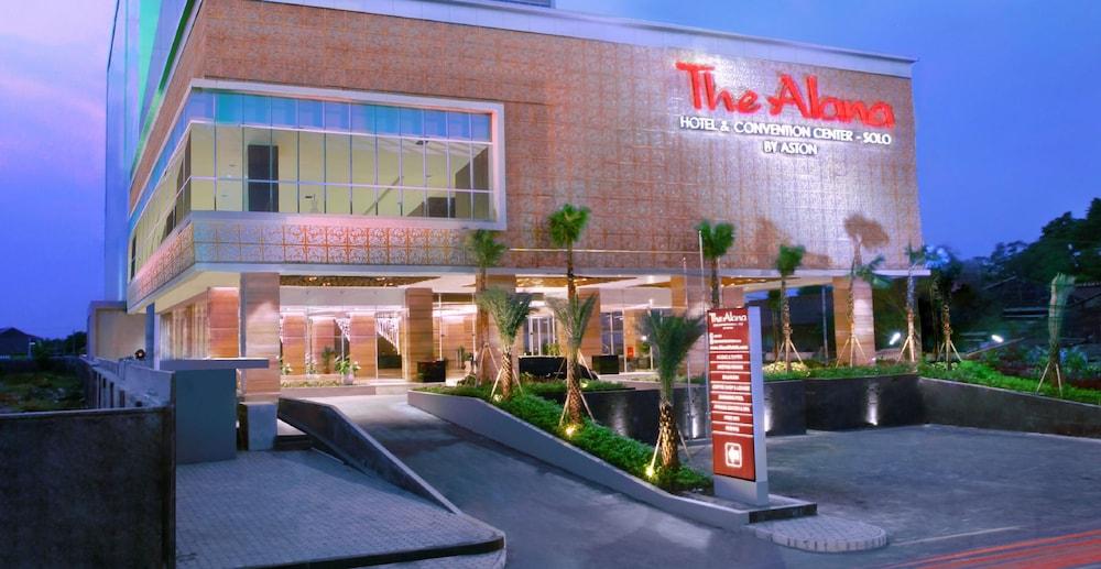 The Alana Hotel & Convention Center Solo By Aston Exteriör bild