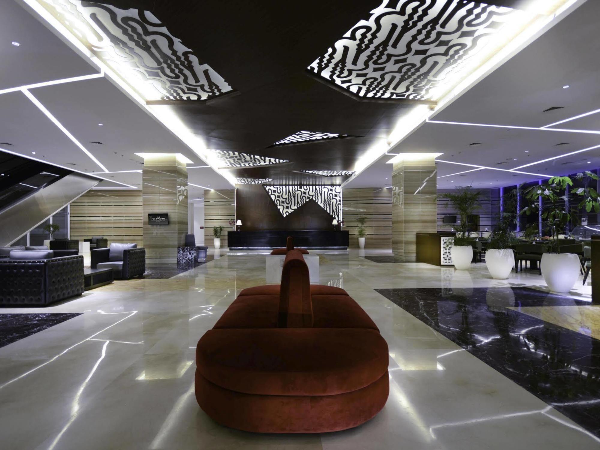 The Alana Hotel & Convention Center Solo By Aston Exteriör bild