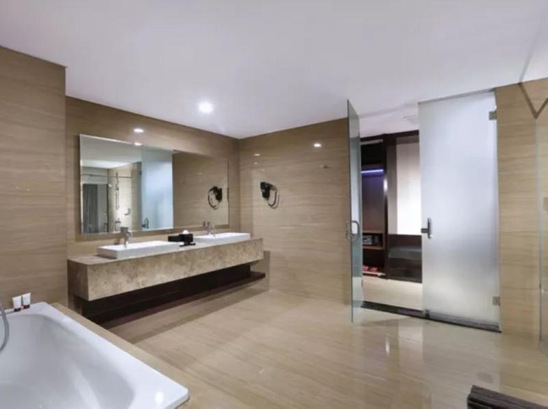 The Alana Hotel & Convention Center Solo By Aston Exteriör bild