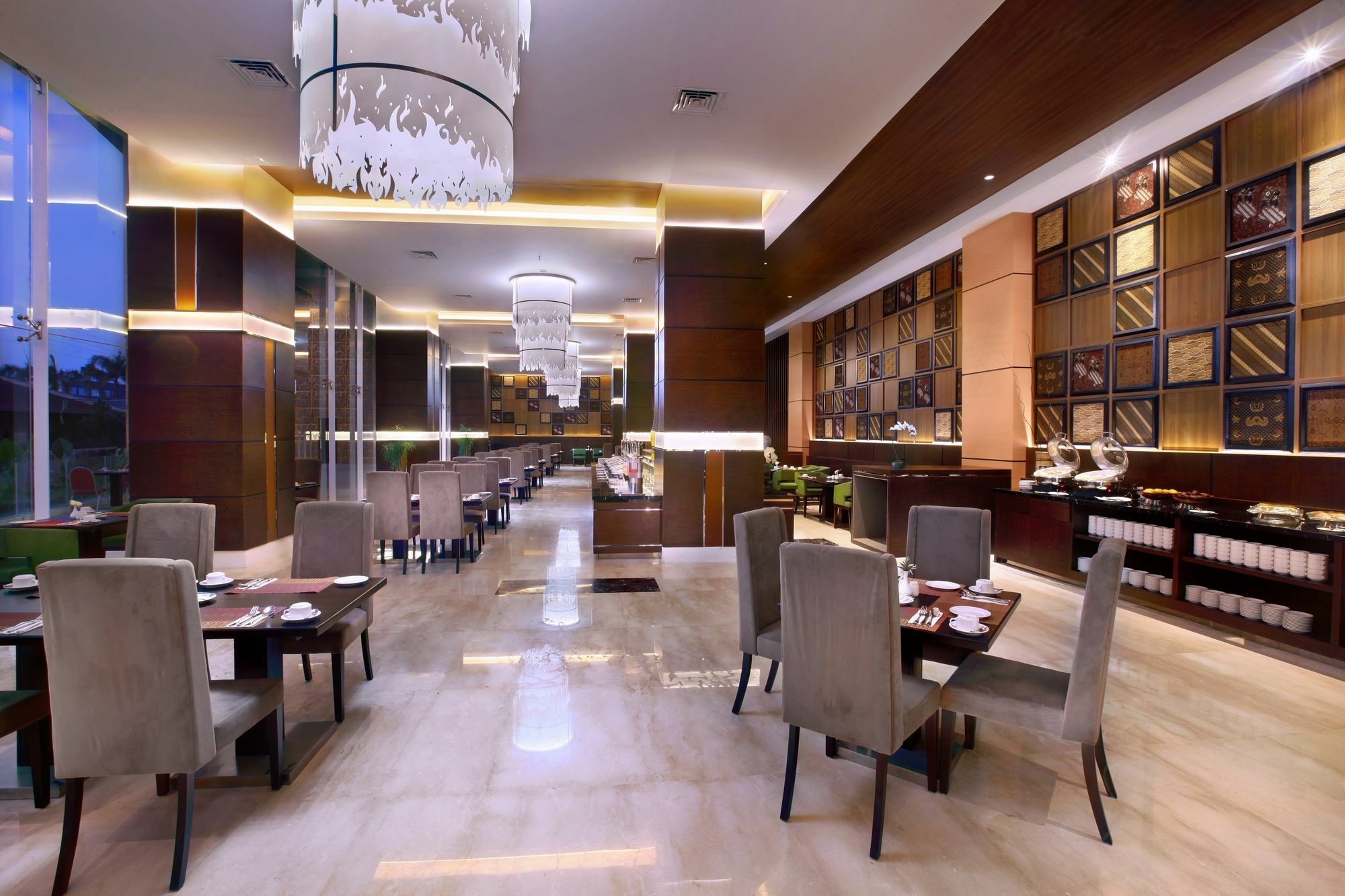 The Alana Hotel & Convention Center Solo By Aston Exteriör bild