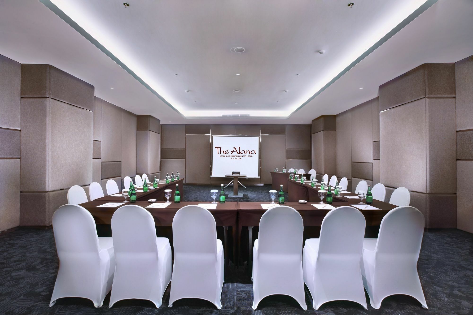 The Alana Hotel & Convention Center Solo By Aston Exteriör bild