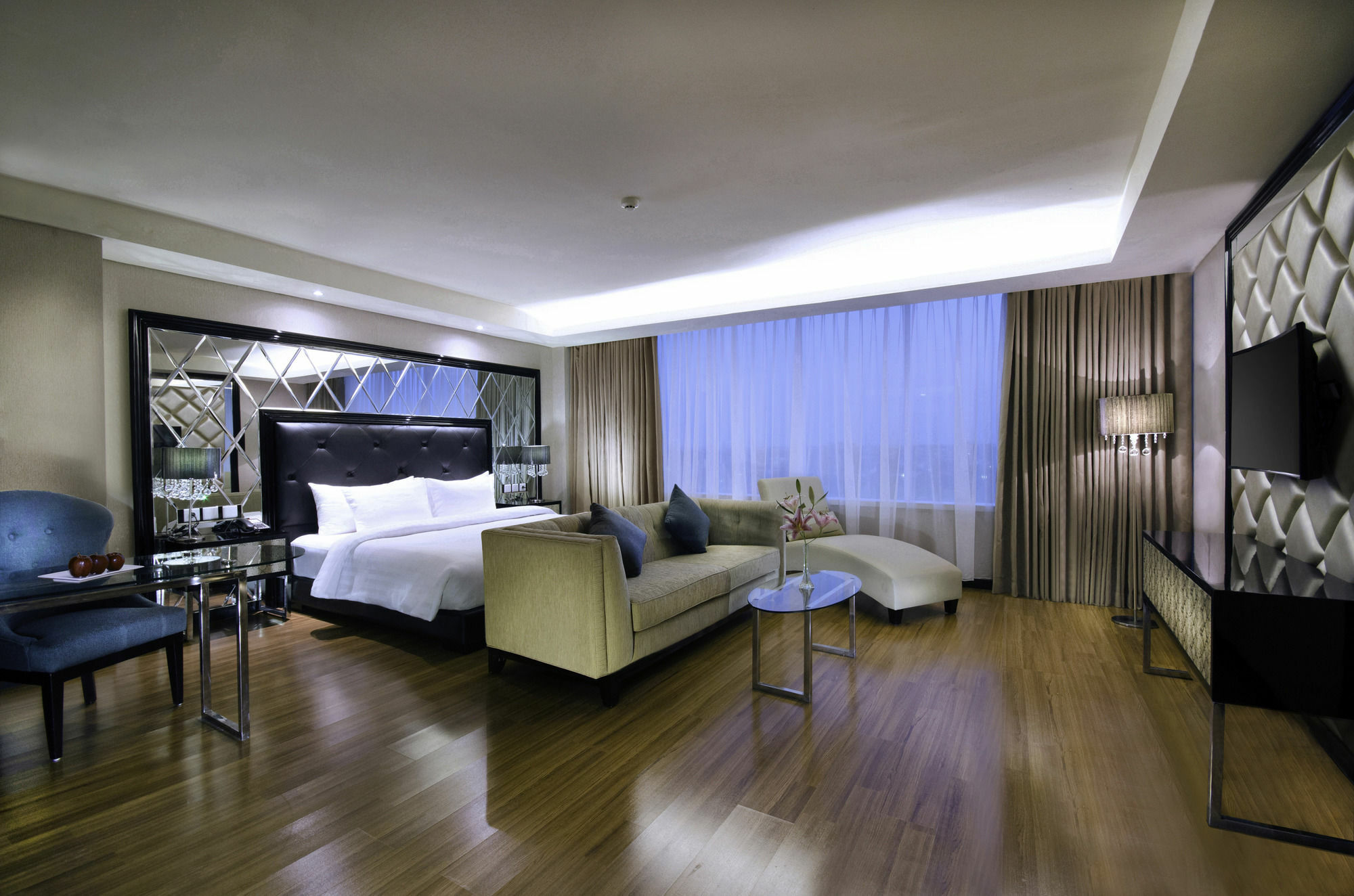The Alana Hotel & Convention Center Solo By Aston Exteriör bild